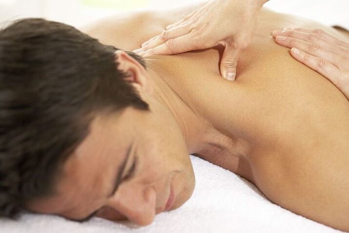 Le massage est utile pour le traitement et la prévention de l'ostéochondrose de la colonne cervicale